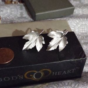 Silver 925 detailed leaf earrings. 💕